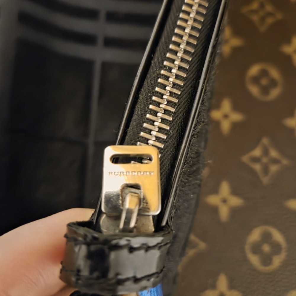 Burberry, Pony Hair, Patent Leather, Wristlet Clutch.😍 - Picture 5 of 12